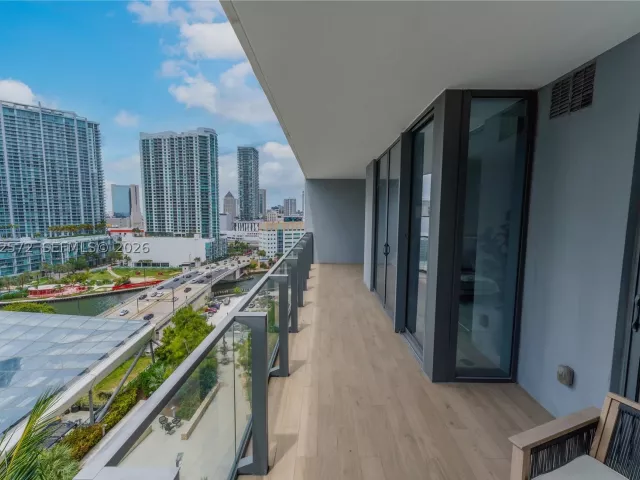 1-bedroom condo for sale in Miami - 68 SE 6th St 1106 - MondialRealty