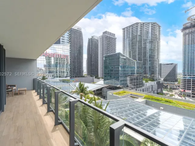 1-bedroom condo for sale in Miami - 68 SE 6th St 1106 - MondialRealty
