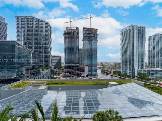 1-bedroom condo for sale in Miami - 68 SE 6th St 1106 - MondialRealty