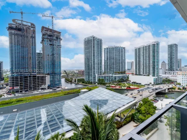 1-bedroom condo for sale in Miami - 68 SE 6th St 1106 - MondialRealty