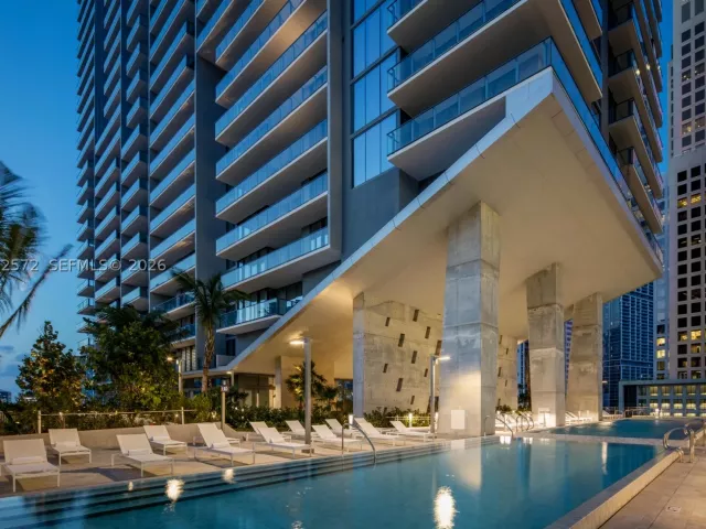 1-bedroom condo for sale in Miami - 68 SE 6th St 1106 - MondialRealty