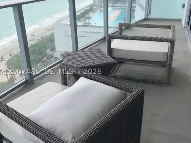 2-bedroom condo for sale in Hollywood - 4111 S Ocean Dr 1002 - MondialRealty