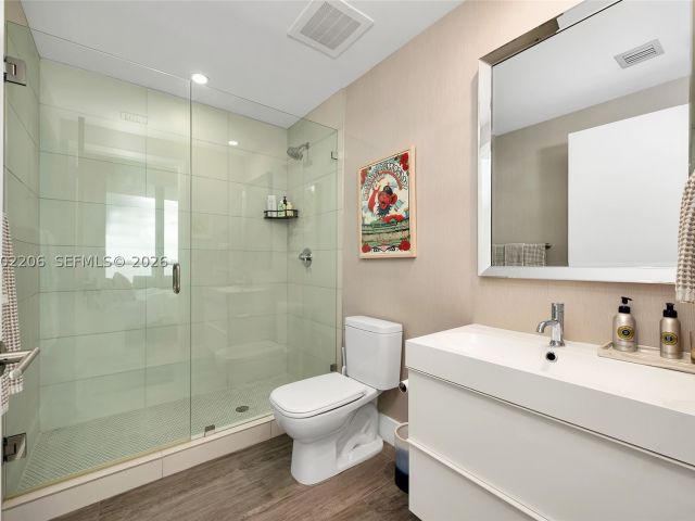 2-bedroom condo for sale in Miami - 2900 NE 7th Ave 1505 - MondialRealty