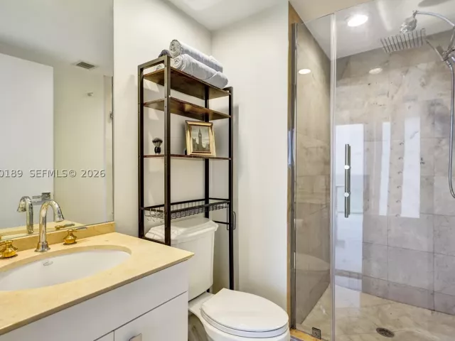 3-bedroom condo for sale in Sunny Isles Beach - 19111 Collins Ave 2703 - MondialRealty