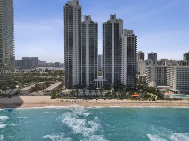 3-bedroom condo for sale in Sunny Isles Beach - 19111 Collins Ave 2703 - MondialRealty
