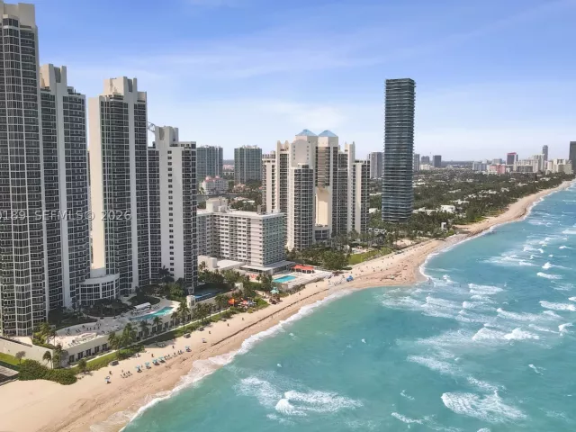 3-bedroom condo for sale in Sunny Isles Beach - 19111 Collins Ave 2703 - MondialRealty