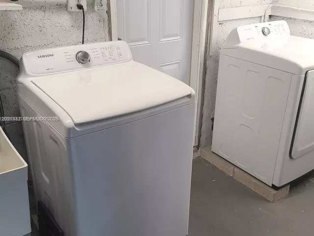 2-bedroom home for rent in Wilton Manors - 2741 NE 16th Ave - MondialRealty