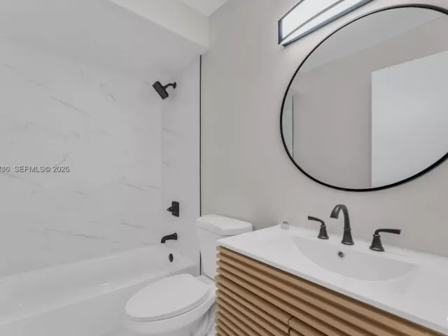 5-bedroom home for sale in Miami Beach - 7996 Crespi Blvd - MondialRealty