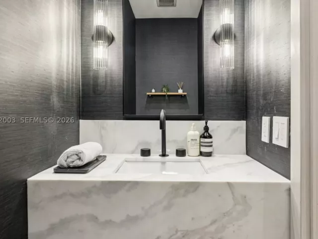 2-bedroom condo for sale in Miami - 801 S Miami Ave 4902 - MondialRealty