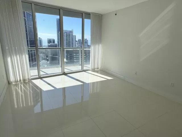 2-bedroom condo for sale in Miami - 475 Brickell Avenue 4913 - MondialRealty