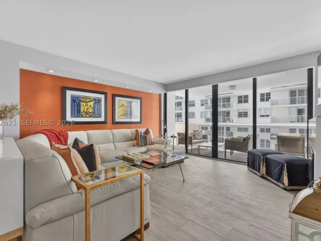 2-bedroom condo for sale in Miami Beach - 5757 Collins Ave 1104 - MondialRealty