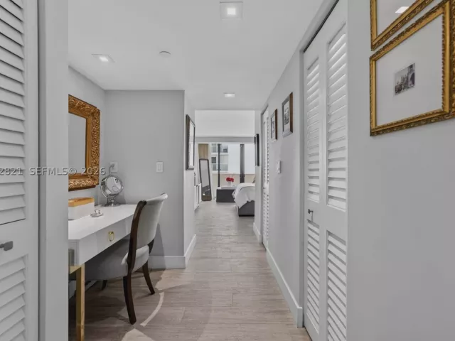 2-bedroom condo for sale in Miami Beach - 5757 Collins Ave 1104 - MondialRealty