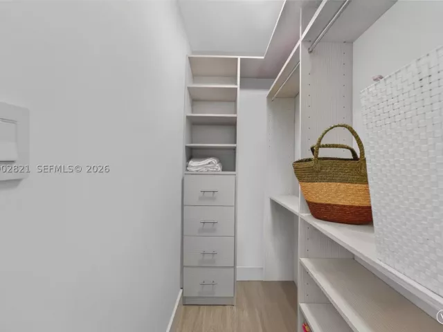 2-bedroom condo for sale in Miami Beach - 5757 Collins Ave 1104 - MondialRealty
