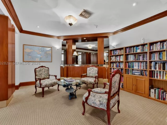 2-bedroom condo for sale in Miami Beach - 5757 Collins Ave 1104 - MondialRealty