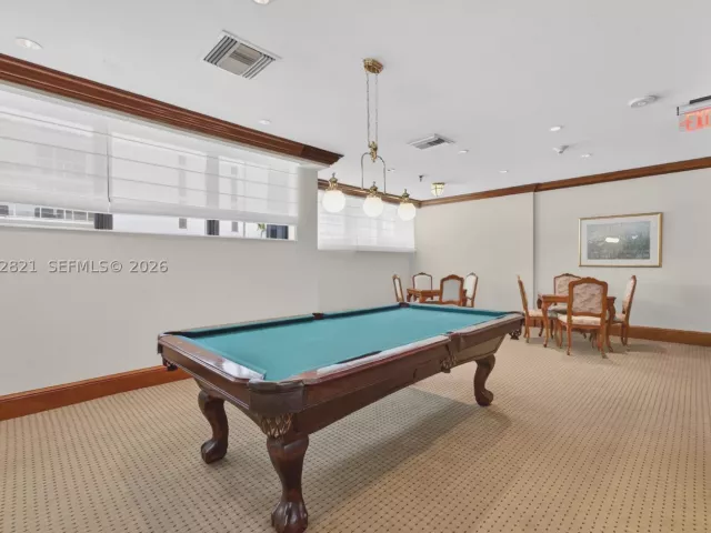 2-bedroom condo for sale in Miami Beach - 5757 Collins Ave 1104 - MondialRealty