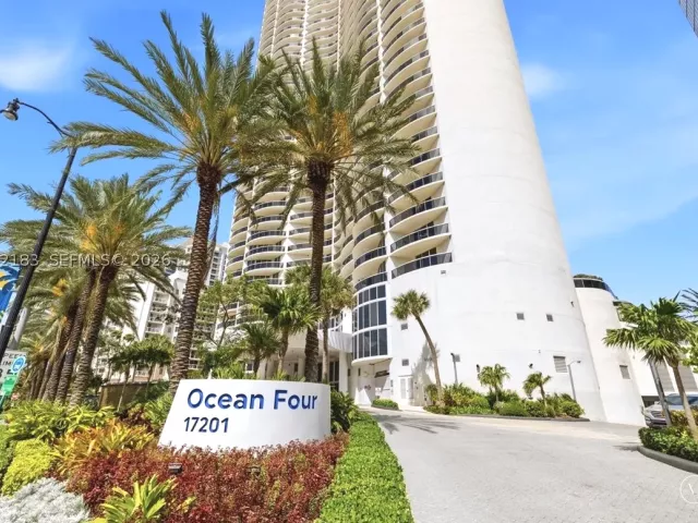 2-bedroom condo for sale in Sunny Isles Beach - 17201 Collins Ave 1107 - MondialRealty