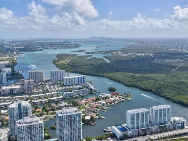 2-bedroom condo for sale in Sunny Isles Beach - 17201 Collins Ave 1107 - MondialRealty