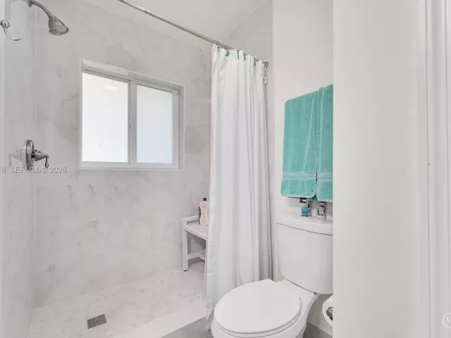 2-bedroom home for sale in Lauderdale By The Sea - 1431 S Ocean Blvd #11 - MondialRealty