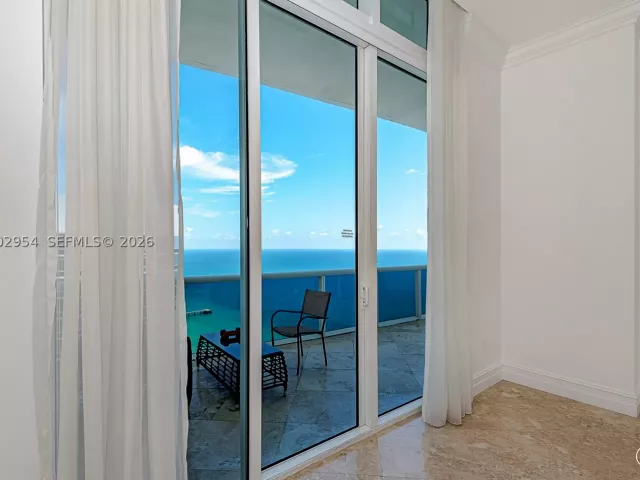3-bedroom condo for sale in Sunny Isles Beach - 15901 Collins Ave 4302 - MondialRealty