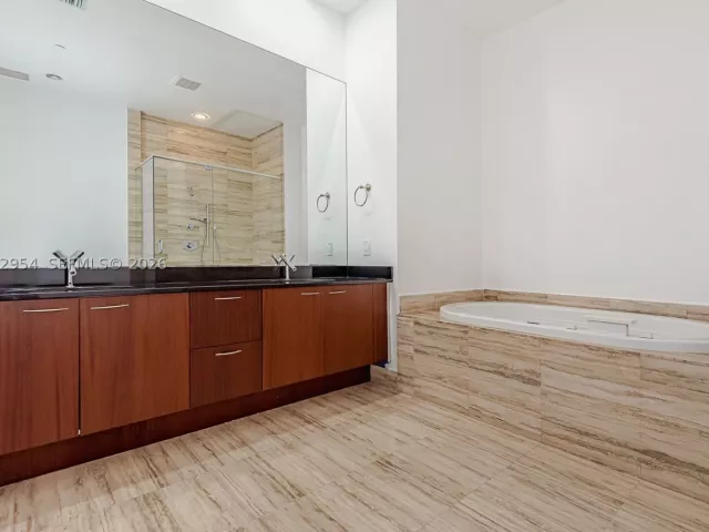 3-bedroom condo for sale in Sunny Isles Beach - 15901 Collins Ave 4302 - MondialRealty