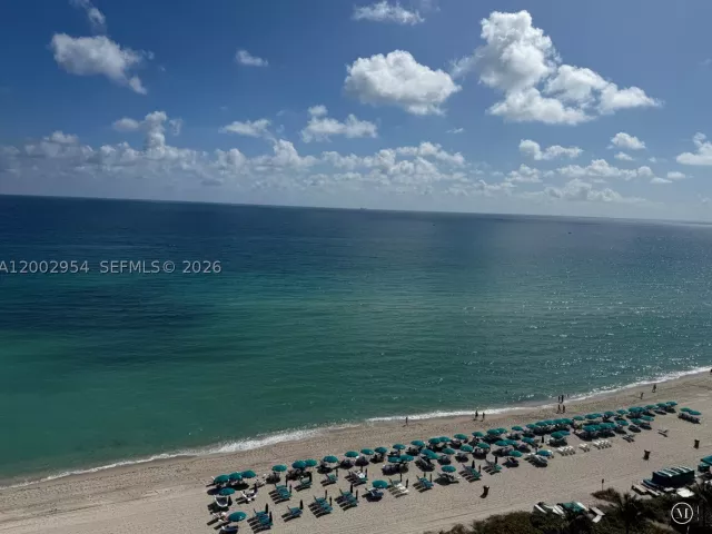 3-bedroom condo for sale in Sunny Isles Beach - 15901 Collins Ave 4302 - MondialRealty
