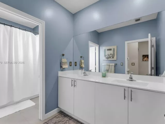 5-bedroom home for sale in Homestead - 29021 SW 163rd Ct - MondialRealty