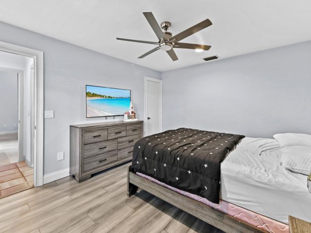 5-bedroom home for sale in Deerfield Beach - 263 NW 48th Avenue - MondialRealty