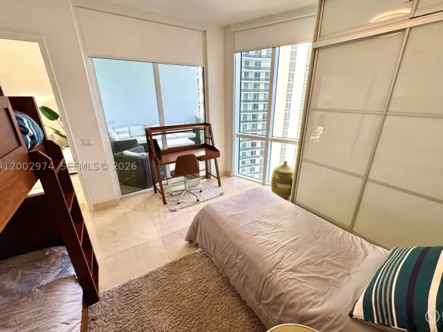 3-bedroom condo for rent in Sunny Isles Beach - 15901 Collins Ave 1804 - MondialRealty