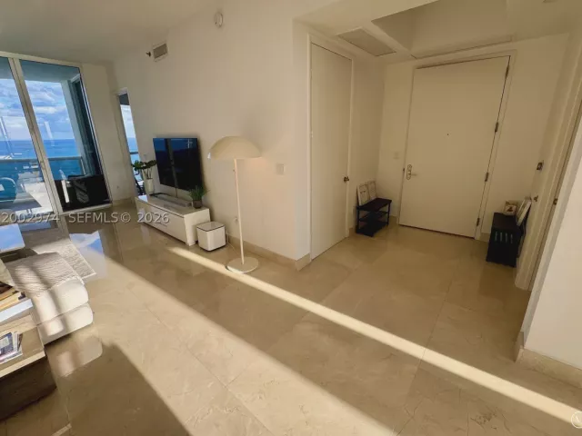 3-bedroom condo for rent in Sunny Isles Beach - 15901 Collins Ave 1804 - MondialRealty