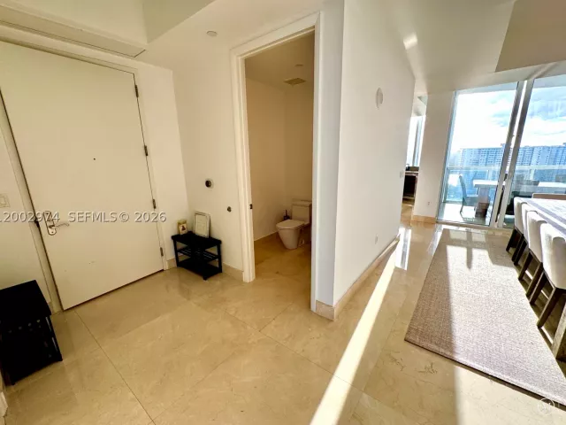3-bedroom condo for rent in Sunny Isles Beach - 15901 Collins Ave 1804 - MondialRealty