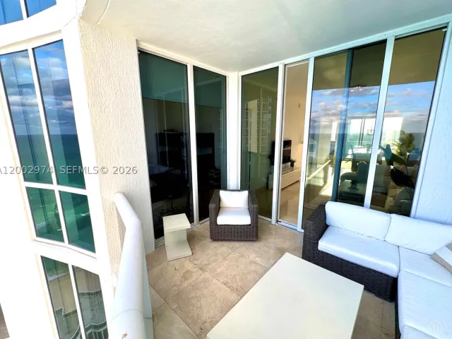 3-bedroom condo for rent in Sunny Isles Beach - 15901 Collins Ave 1804 - MondialRealty