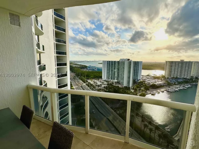 3-bedroom condo for rent in Sunny Isles Beach - 15901 Collins Ave 1804 - MondialRealty