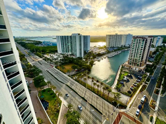 3-bedroom condo for rent in Sunny Isles Beach - 15901 Collins Ave 1804 - MondialRealty