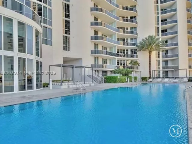 3-bedroom condo for rent in Sunny Isles Beach - 15901 Collins Ave 1804 - MondialRealty