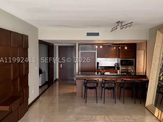 2-bedroom condo for rent in Miami - 465 Brickell Ave 5605 - MondialRealty