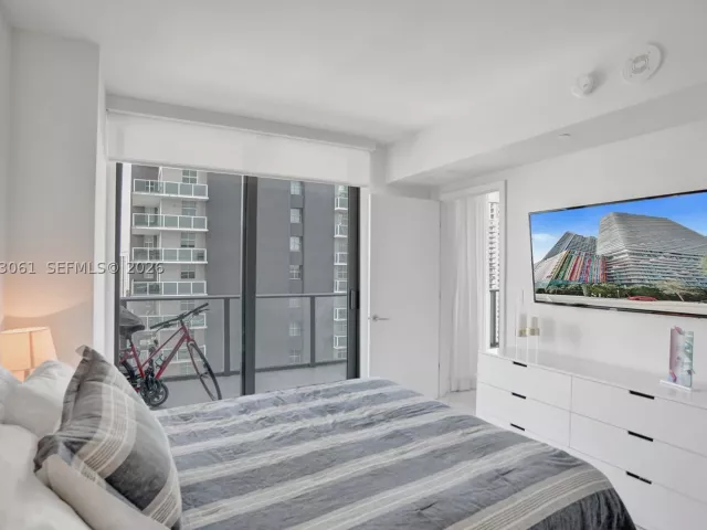 2-bedroom condo for sale in Miami - 1300 S Miami Ave 3111 - MondialRealty