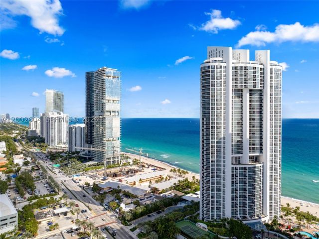 3-bedroom condo for sale in Sunny Isles Beach - 18201 Collins Ave 709 - MondialRealty