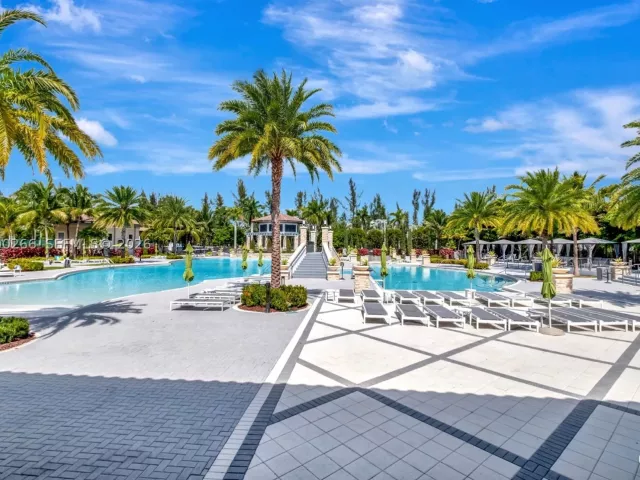 3-bedroom home for sale in Doral - 10467 NW 82nd St 11 - MondialRealty
