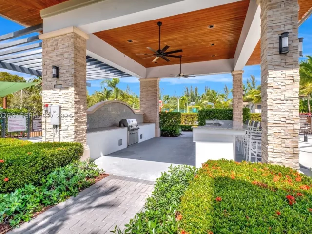 3-bedroom home for sale in Doral - 10467 NW 82nd St 11 - MondialRealty
