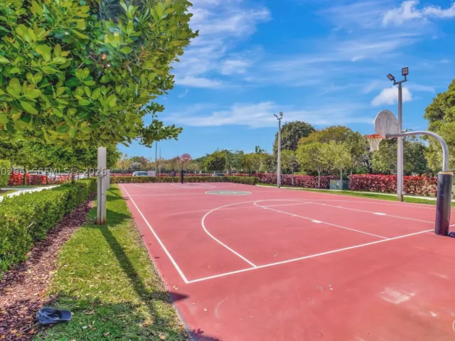 3-bedroom home for sale in Doral - 10467 NW 82nd St 11 - MondialRealty
