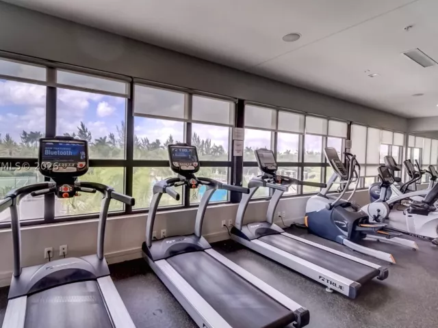 3-bedroom home for sale in Doral - 10467 NW 82nd St 11 - MondialRealty
