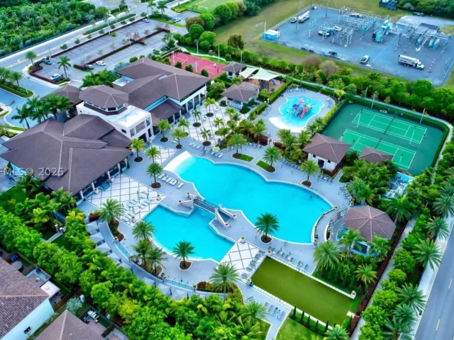 3-bedroom home for sale in Doral - 10467 NW 82nd St 11 - MondialRealty