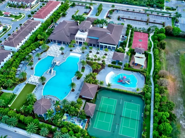 3-bedroom home for sale in Doral - 10467 NW 82nd St 11 - MondialRealty