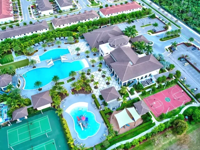 3-bedroom home for sale in Doral - 10467 NW 82nd St 11 - MondialRealty