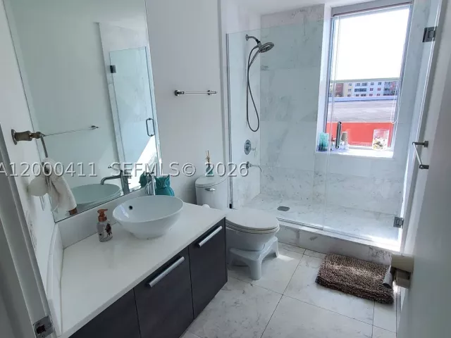 2-bedroom condo for sale in Aventura - 2950 NE 188th St 401 - MondialRealty