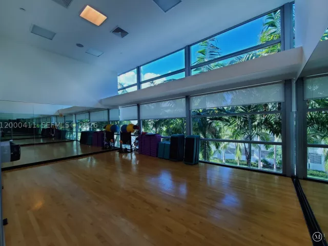 2-bedroom condo for sale in Aventura - 2950 NE 188th St 401 - MondialRealty