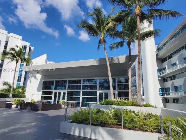 2-bedroom condo for sale in Aventura - 2950 NE 188th St 401 - MondialRealty
