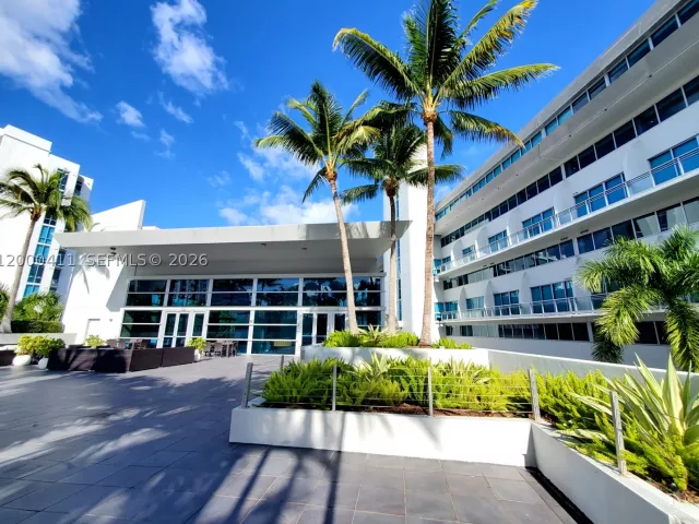 2-bedroom condo for sale in Aventura - 2950 NE 188th St 401 - MondialRealty