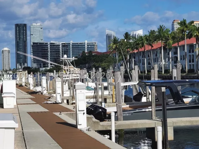 2-bedroom condo for sale in Aventura - 2950 NE 188th St 401 - MondialRealty