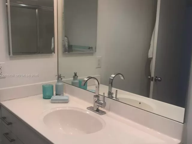 2-bedroom condo for sale in Aventura - 21055 Yacht Club Dr 2904 - MondialRealty